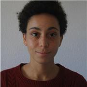 Graduada en Biología imparte clase de refuerzo general